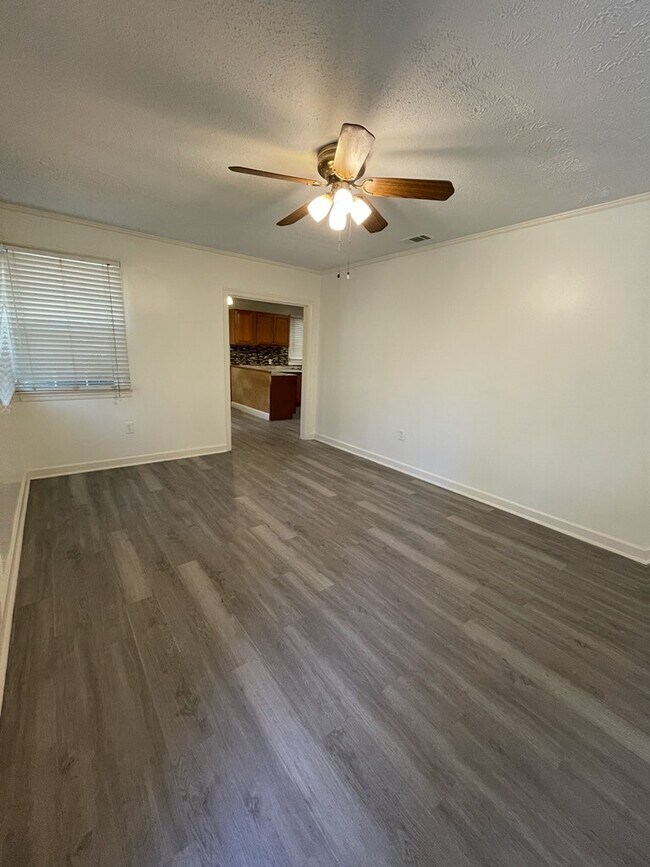 Building Photo - 231 S Sunset Terrace