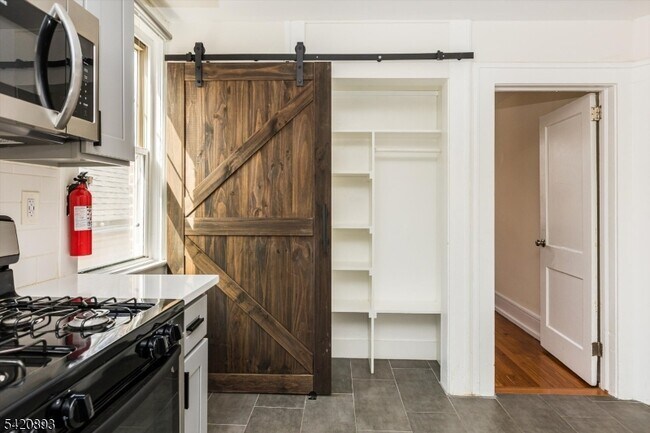 Building Photo - 43 Pleasant Way