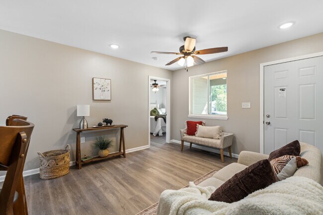 Building Photo - 1147 Inverness Dr