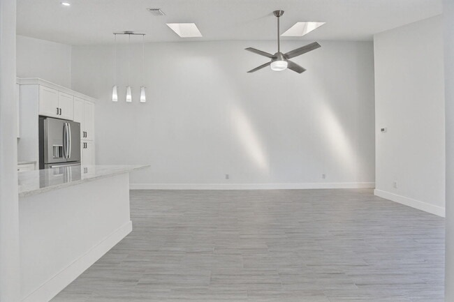 Building Photo - 5230 Woodruff Ln