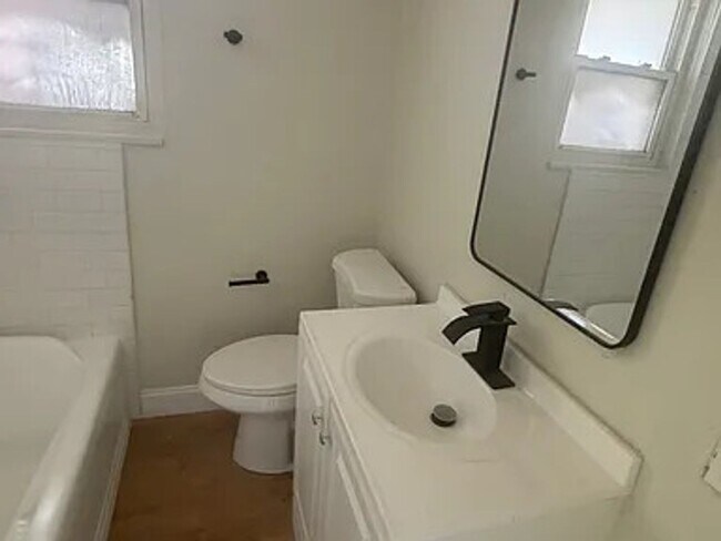 Building Photo - Freshly Painted 3BR 1BA home in East Pittsburgh