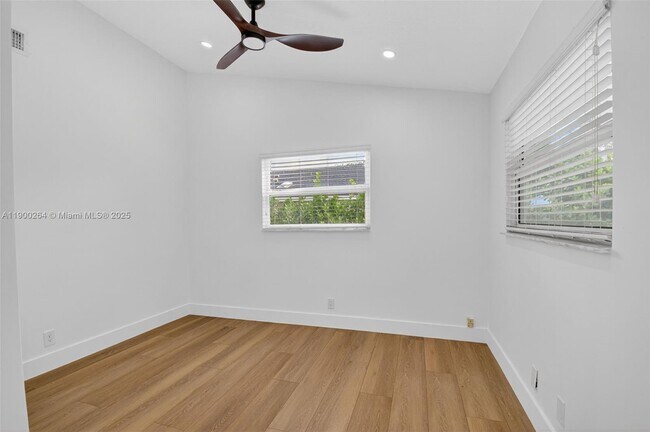 Building Photo - 5276 Pine Tree Dr