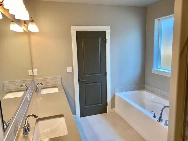 Building Photo - 61357 SE Matthew St