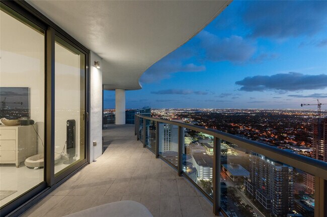 Building Photo - 100 E Las Olas Blvd