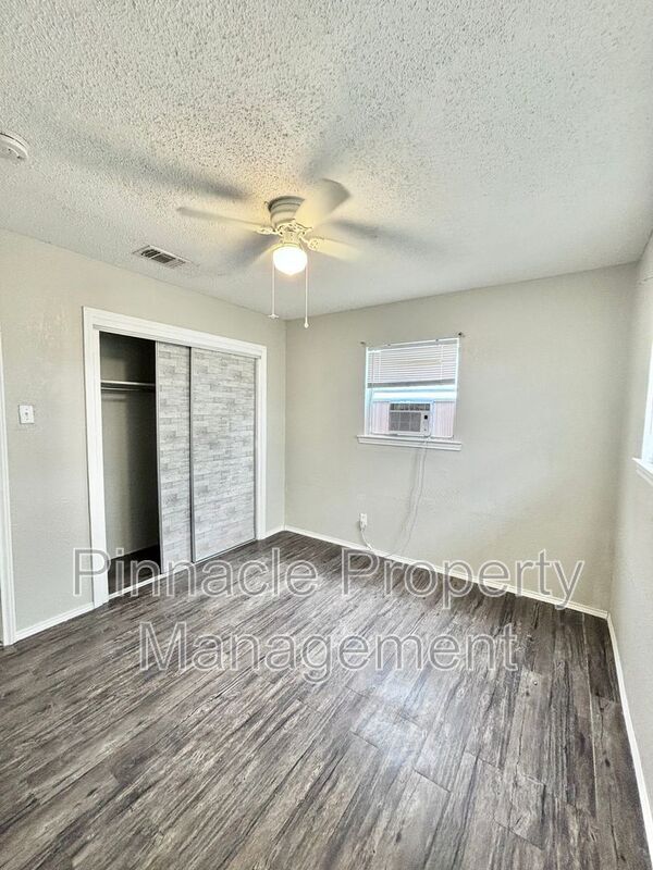 Building Photo - 1102 E 23rd St