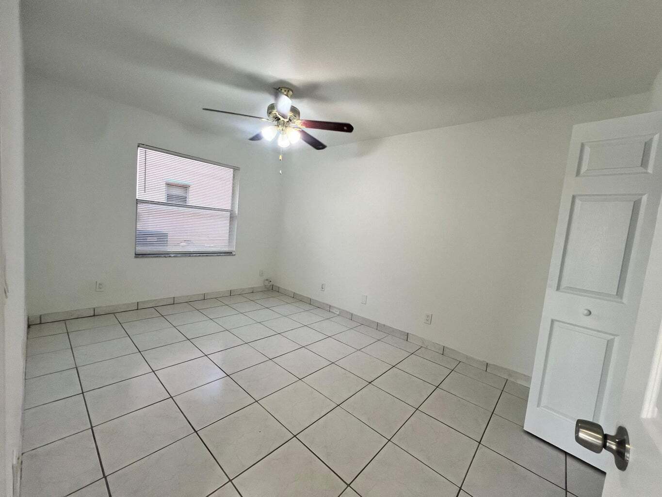 Building Photo - 1096 Staghorn St