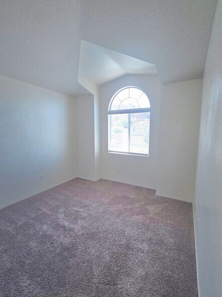 Building Photo - 33178 Regatta Dr