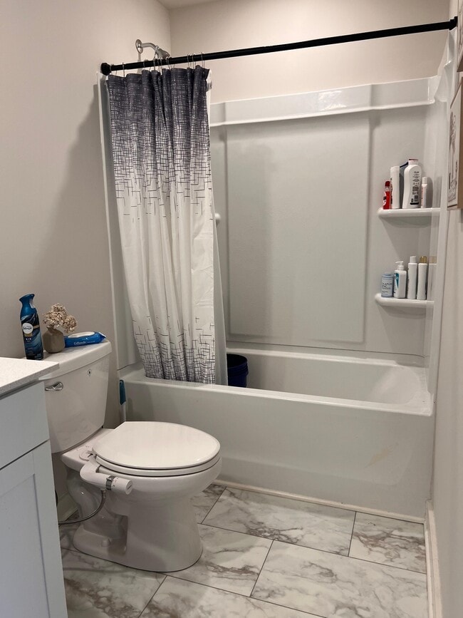 Building Photo - 213 Tartan Dr