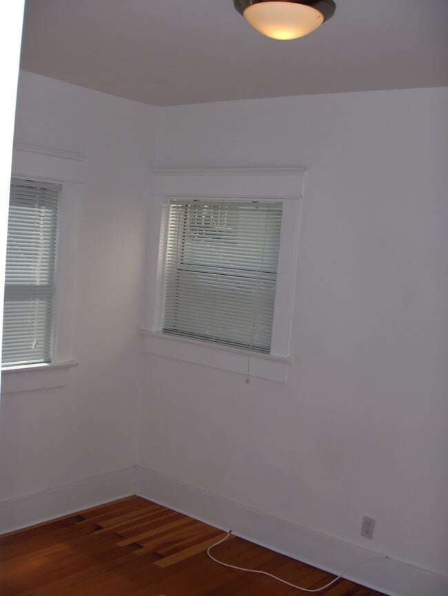 Building Photo - 33 Brooks Ave