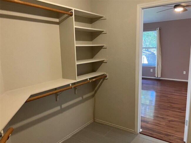 Building Photo - 1209 Wood Creek Dr