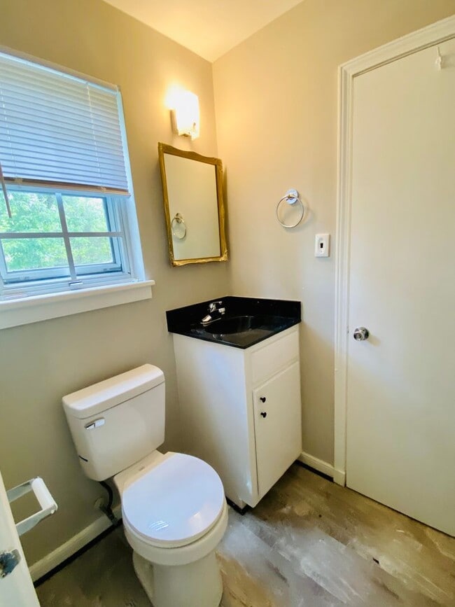 Building Photo - Beautiful and Spacious 4bdrm/2.5bth Tri-Le...