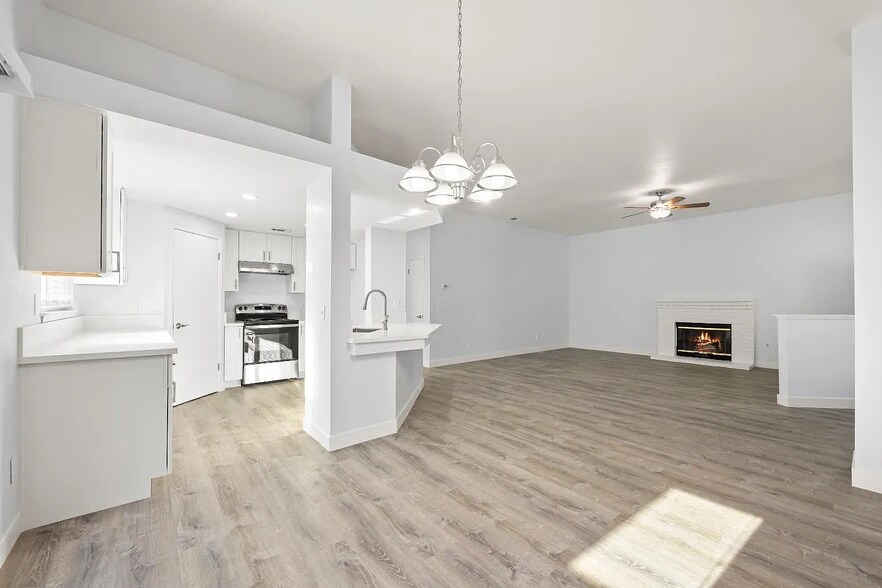 Building Photo - 6643 Laguna Park Dr