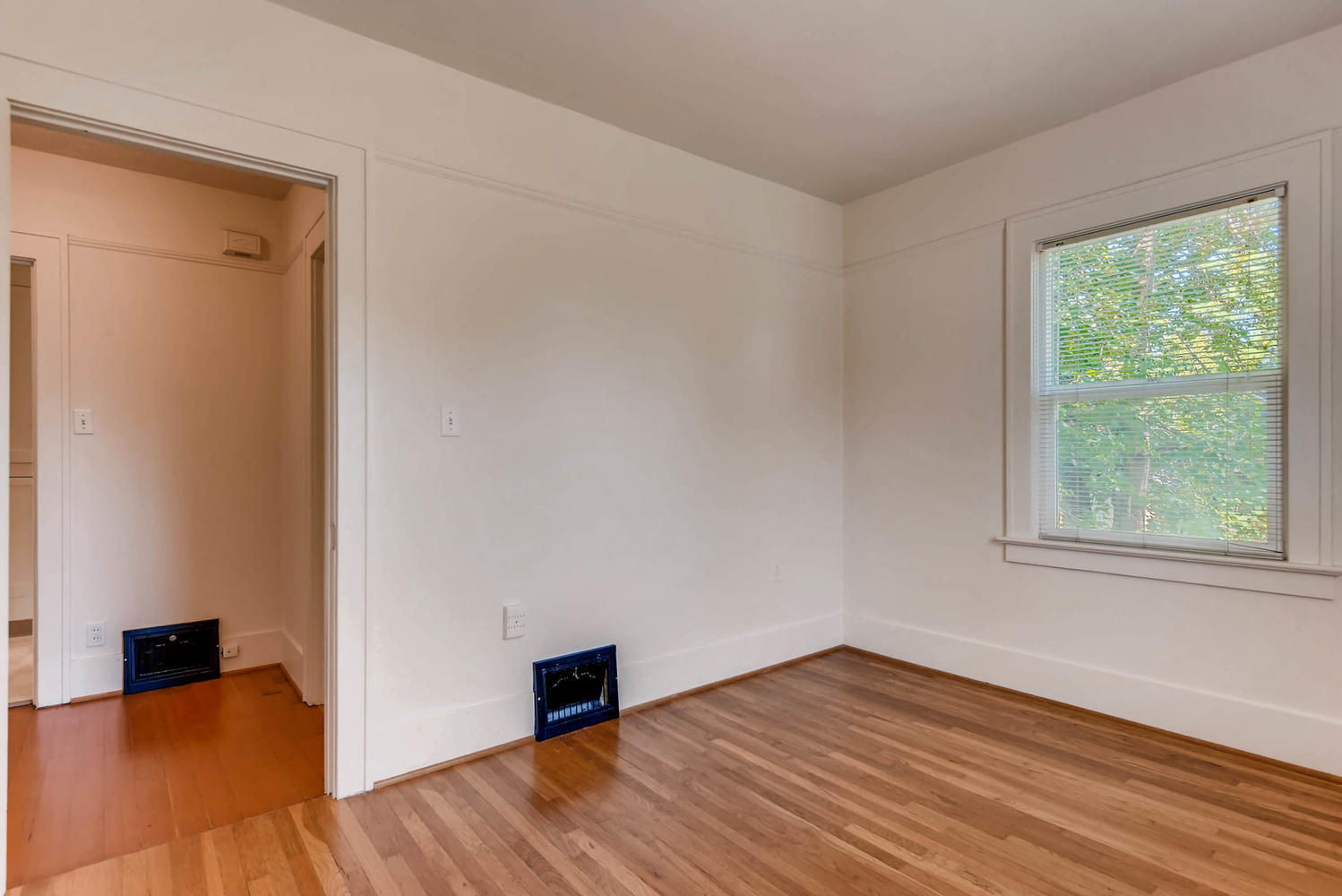 Building Photo - 5134 SE Hawthorne Blvd