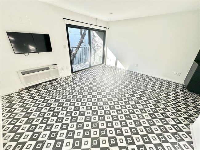 Building Photo - 201 Academy Dr