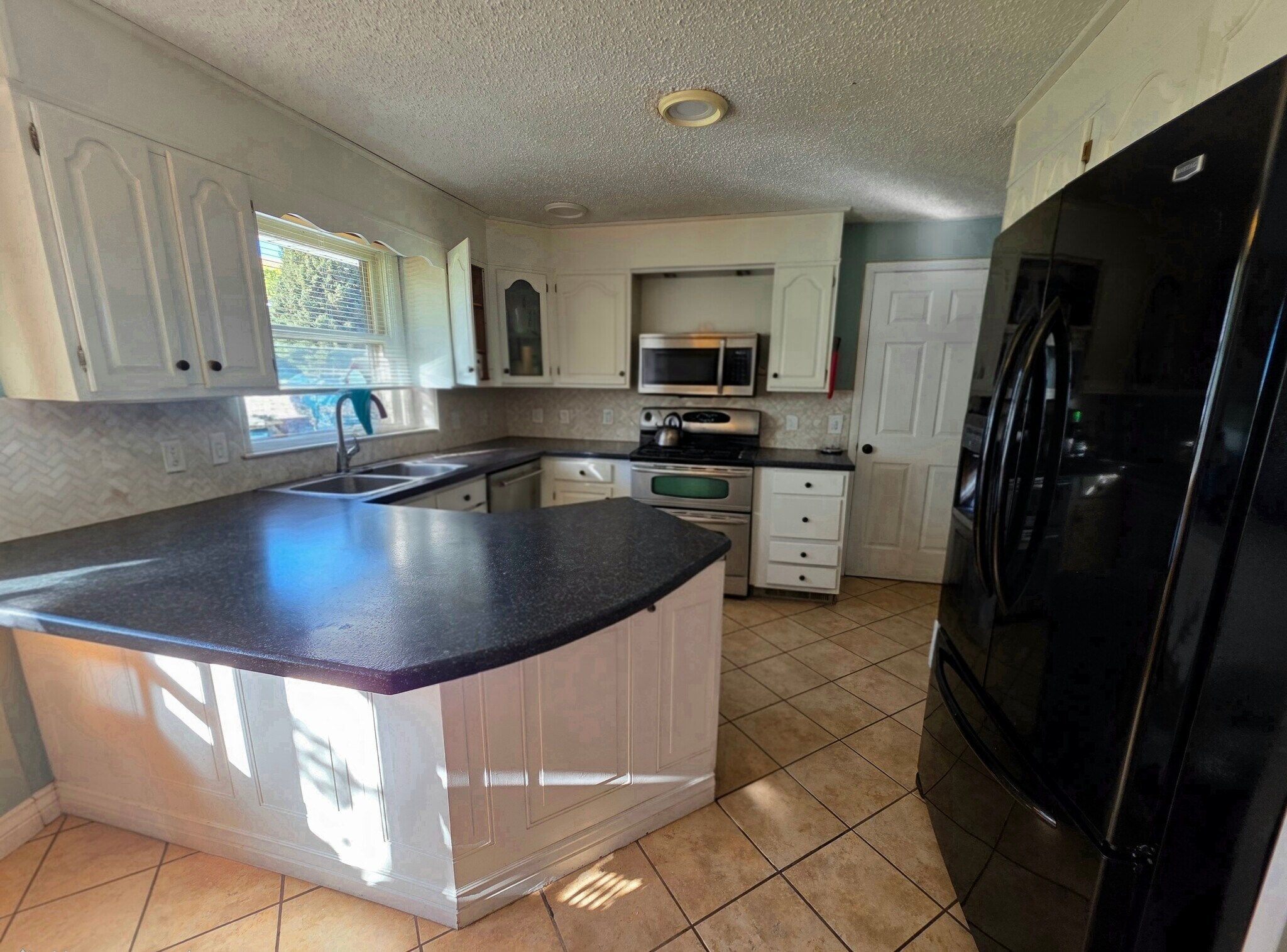 Kitchen - 1409 2nd West Hill Dr