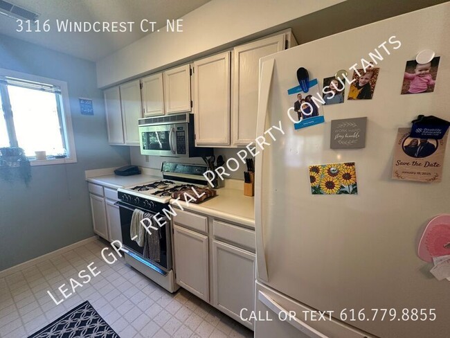 Building Photo - Two Bedroom Condo in Forest Hills Schools ...