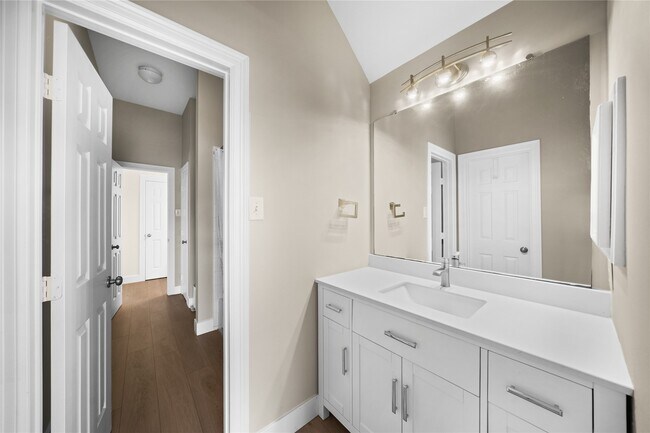 Building Photo - 3006 Brooks Ct