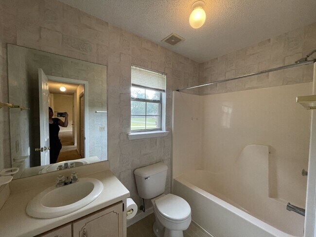 Building Photo - House for Rent