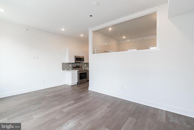 Building Photo - 813 N Broad St