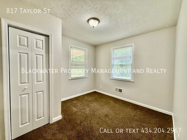 Building Photo - 817 Taylor St