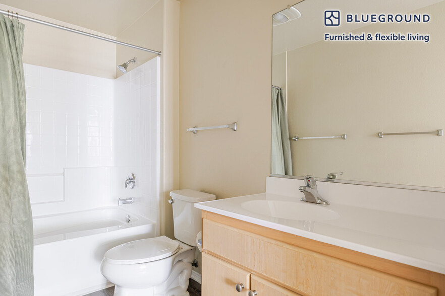 Building Photo - 5535 Westlawn Ave