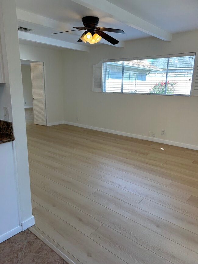 Building Photo - 10760 Russett Ave