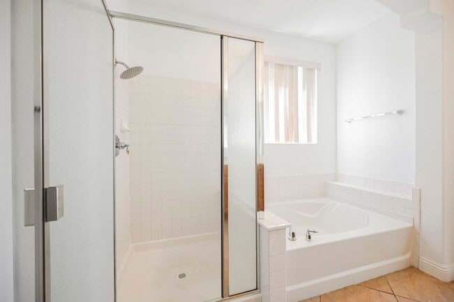 Building Photo - Welcome Home!  One Store Home