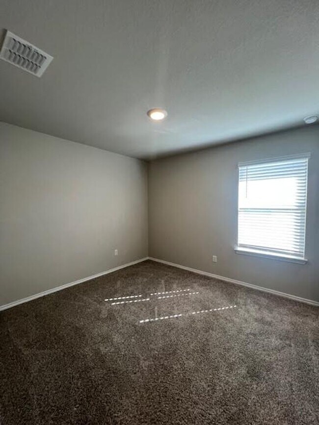 Building Photo - 4008 Halo St