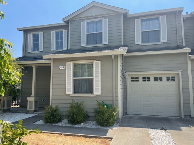Primary Photo - 3 bedroom 3 bathroom with bonus room in No...