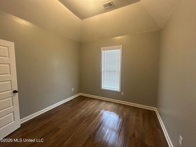 Building Photo - 401 Park St