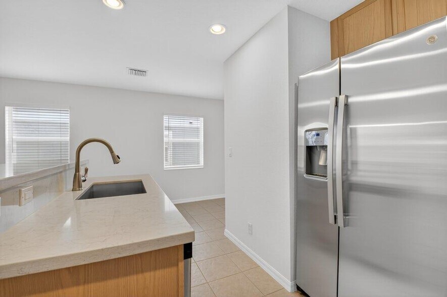 Building Photo - 16206 Sierra Palms Dr