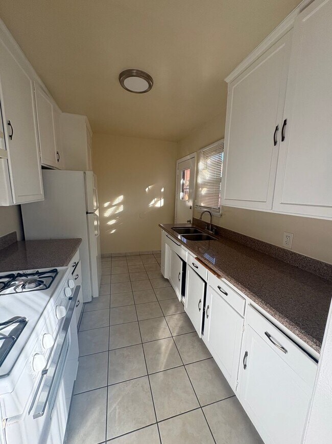 Building Photo - 9016 Reading Ave