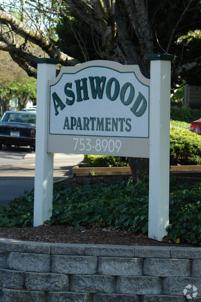 Ashwood Apartments Vacancy in July 805 NW 23rd St