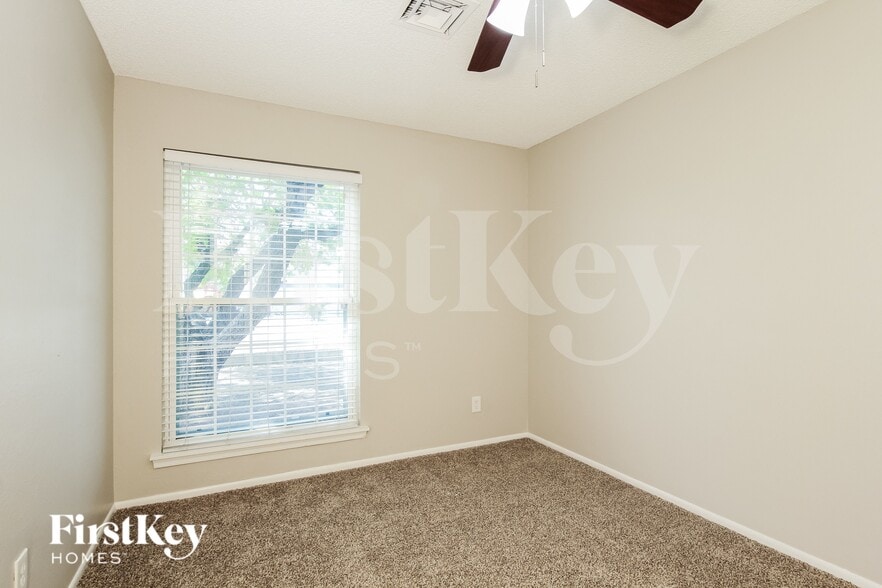 Building Photo - 8320 W Corrine Dr