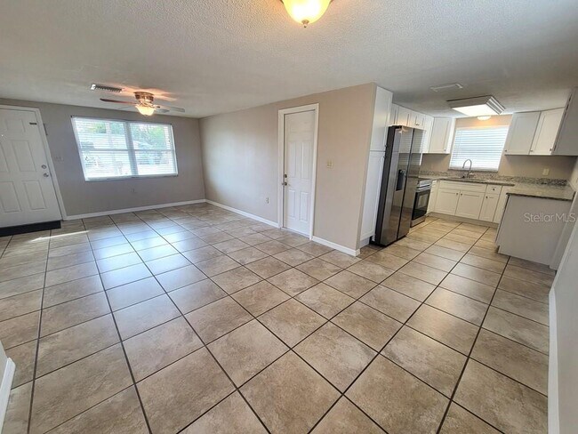 Building Photo - 7335 Castanea Dr