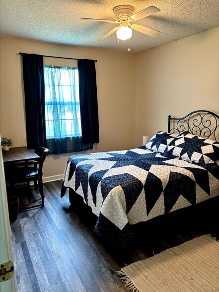 Building Photo - 1870 Mary Ellen Dr