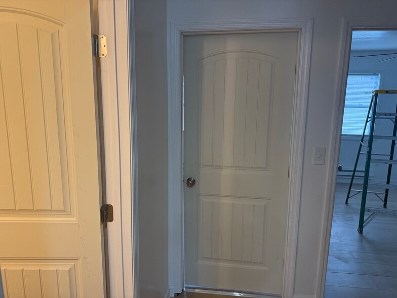 Building Photo - 922 Hastings St