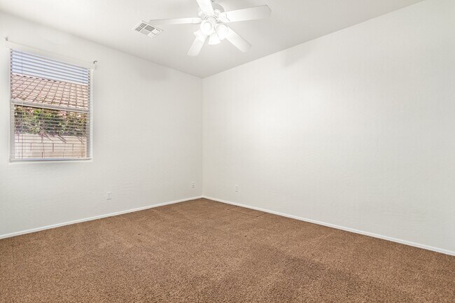 Building Photo - 4384 E Cherry Hills Dr