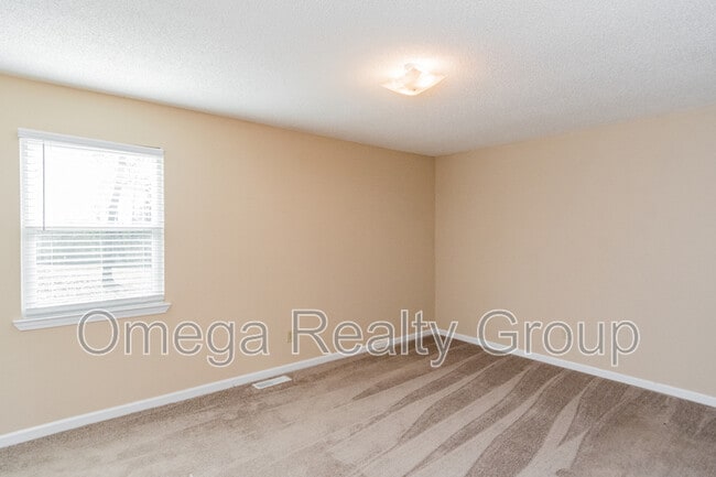 Building Photo - 1031 Oak Blvd