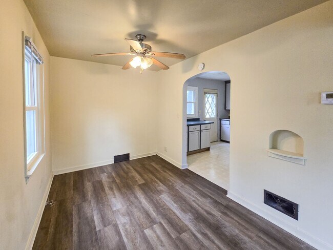 Building Photo - 654/656 Ripley Ave