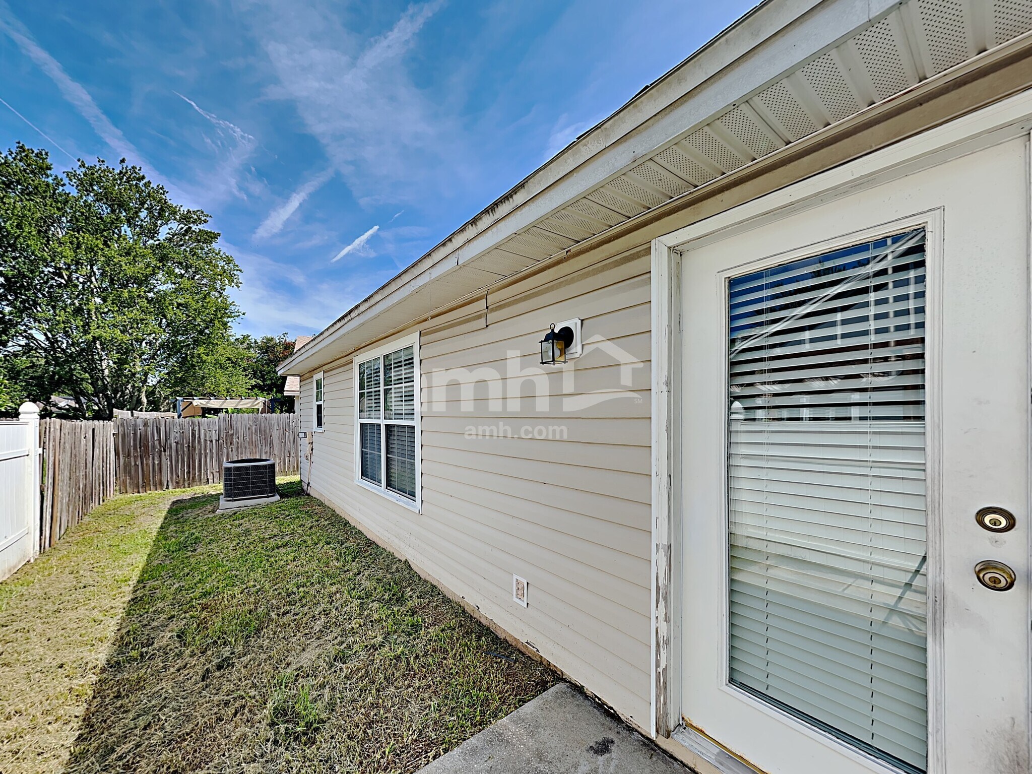 Building Photo - 6118 Alpenrose Ave