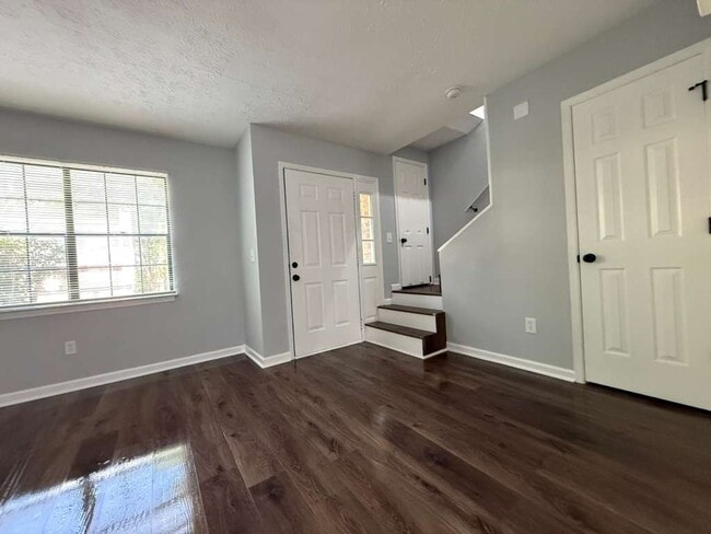 Building Photo - 6992 Flagstone Dr