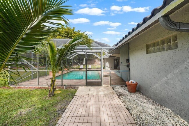 Building Photo - 6975 Bianchini Cir