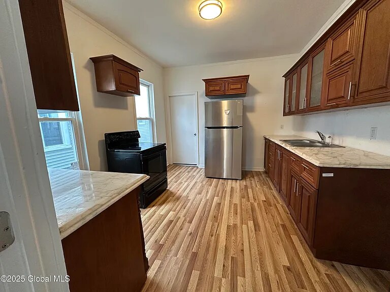 Building Photo - 1 Swan St