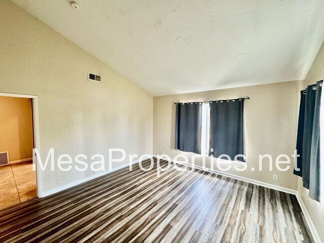 Building Photo - 677 E Highland Ct
