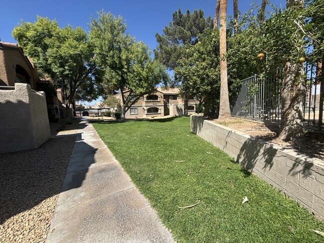 Building Photo - 200 Mission Laguna Ln
