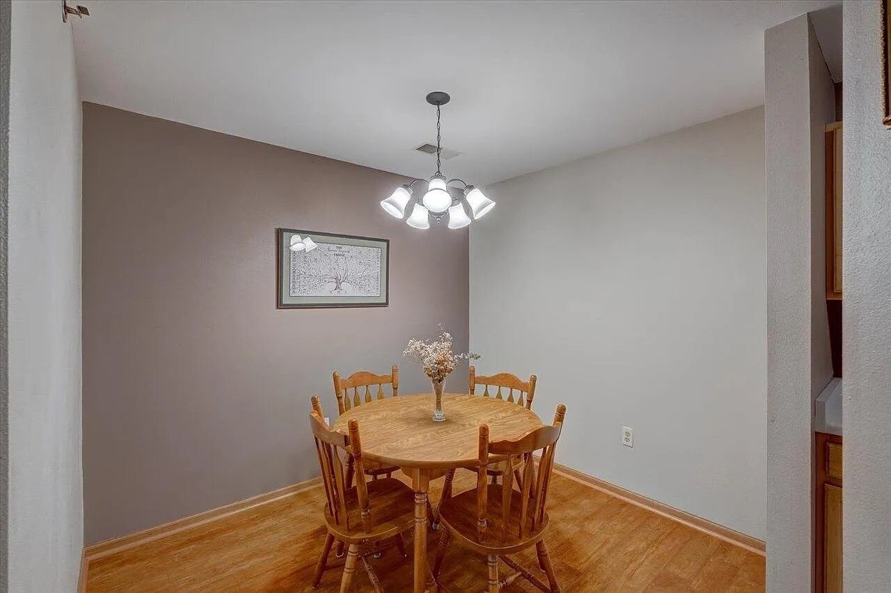 Building Photo - 102 Prairie Heights Dr