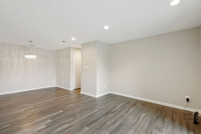 Building Photo - 2815 Lee Oaks Ct