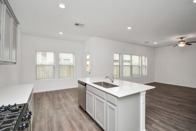 Building Photo - 15822 Kinlough Dr