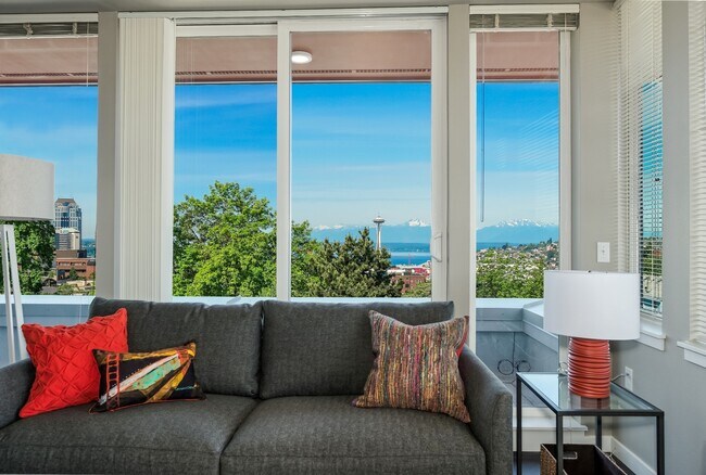 Building Photo - 1321 E John St